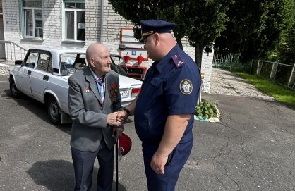 Сотрудники Новозыбковского межрайонного следственного отдела оказали помощь социальному учреждению и его постояльцам